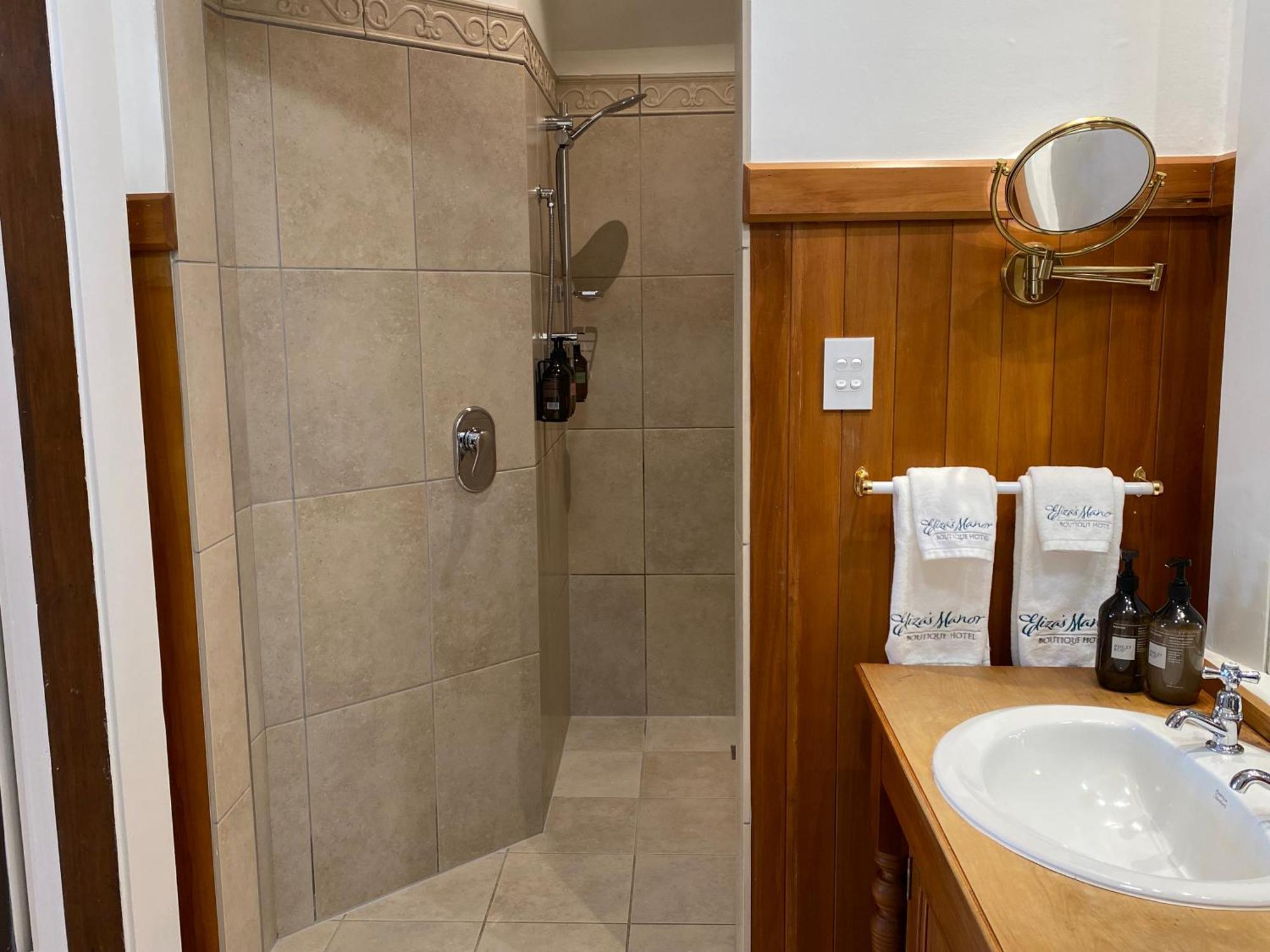 Acomodação com café da manhã  Eliza's Manor 5*